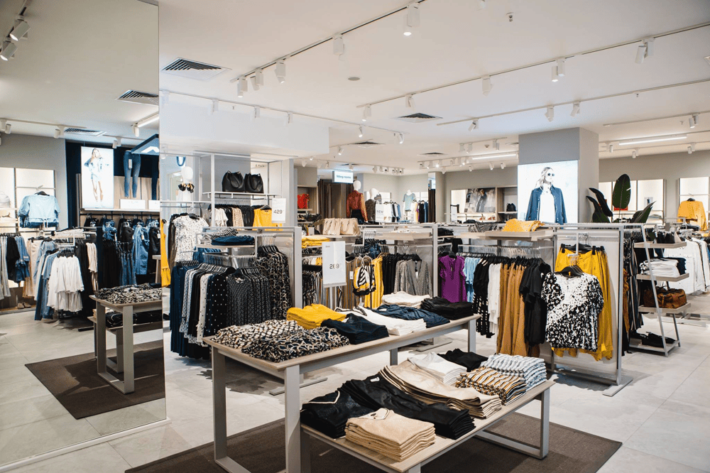 Jewelry and women's fashion are sold on the first floor in The Garden Shopping Center (Source: The Garden Shopping Center)